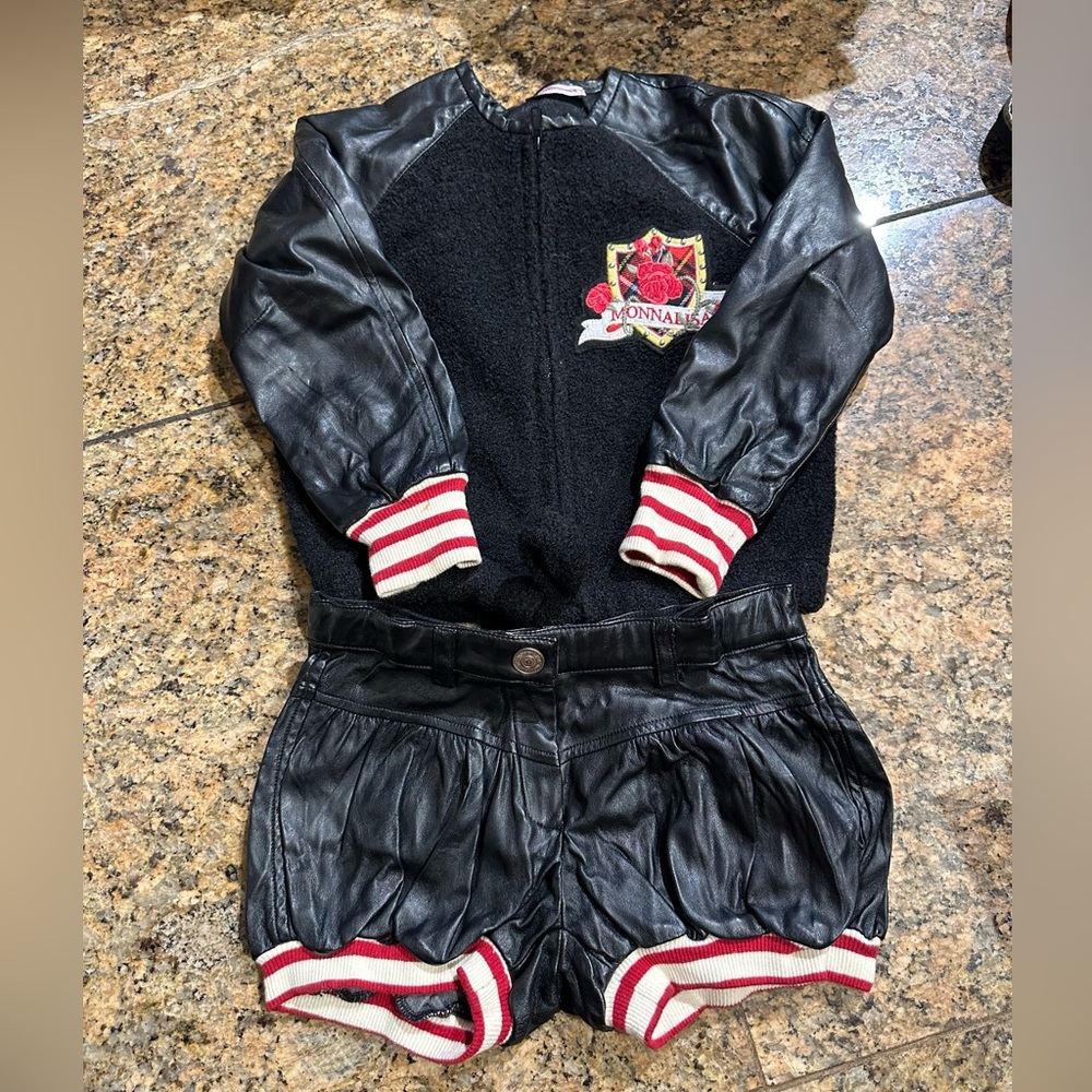 Monnalisa size 4 outfit shorts and jacket